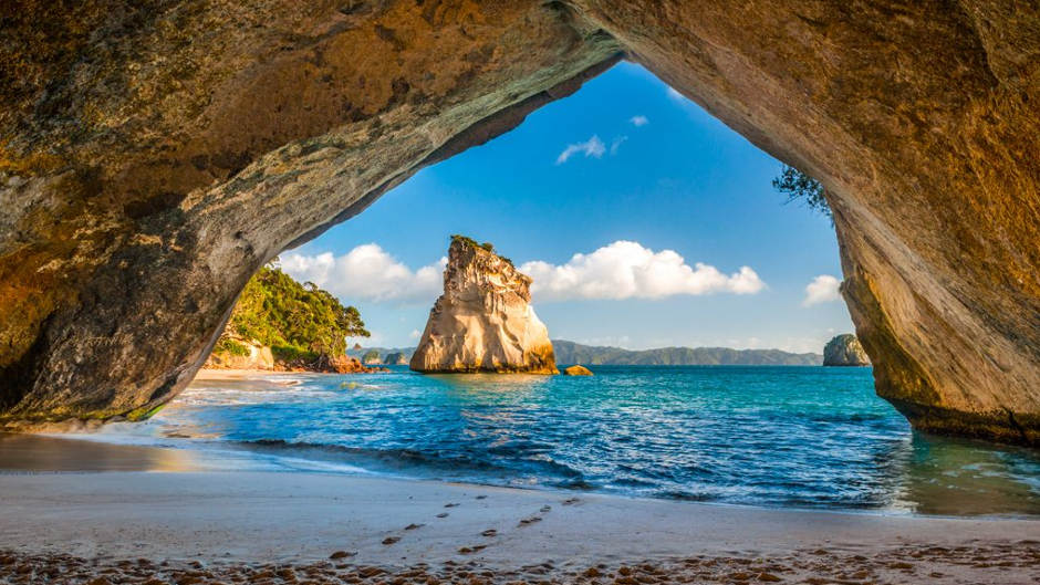 Visit the stunning Coromandel Peninsula on this fun and scenic day trip from Auckland.